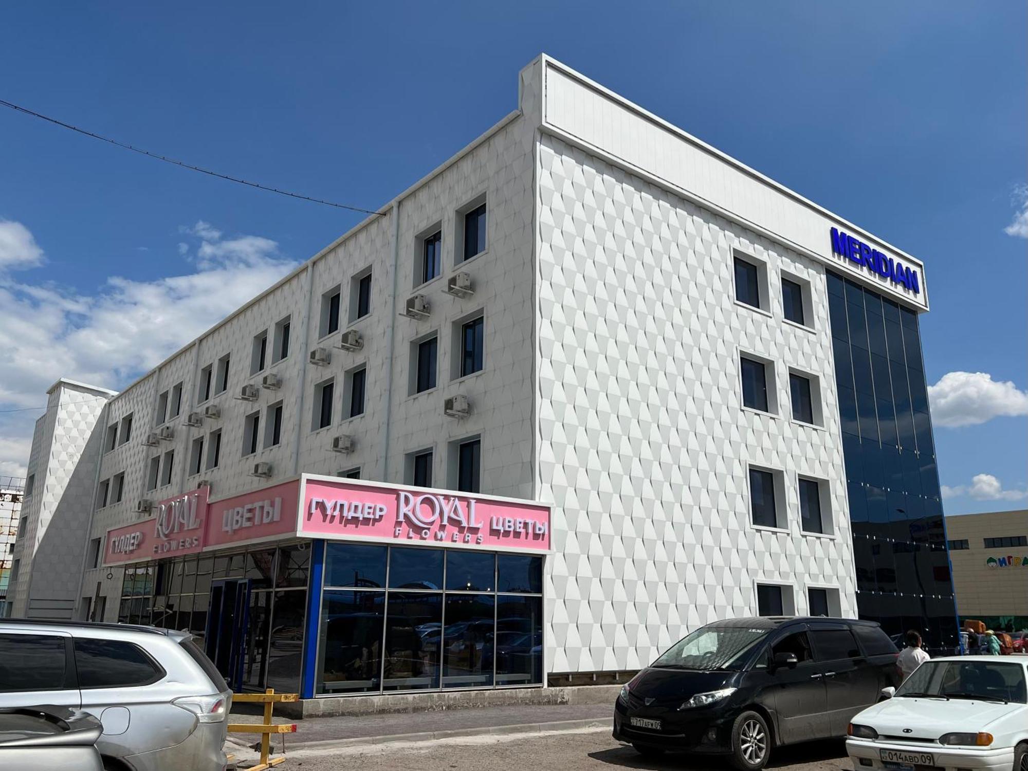 Meridian Karagandy Buitenkant foto