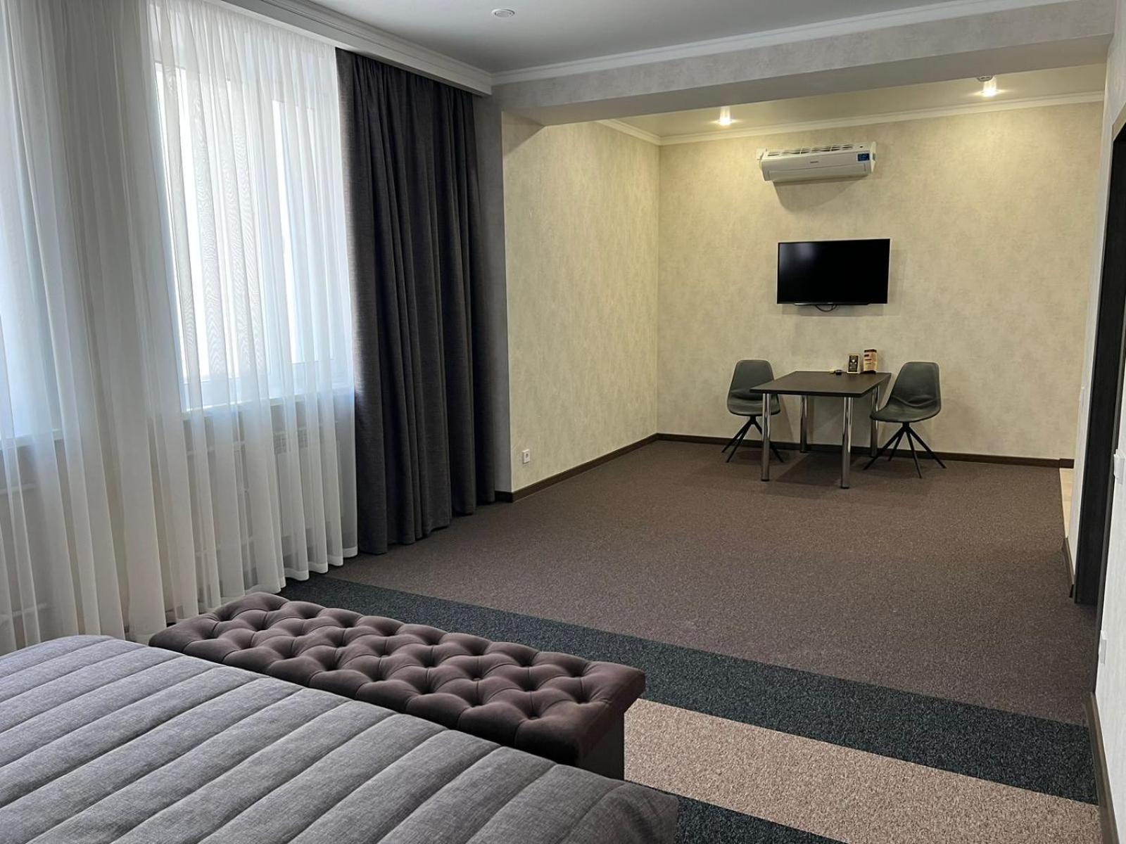 Meridian Karagandy Buitenkant foto