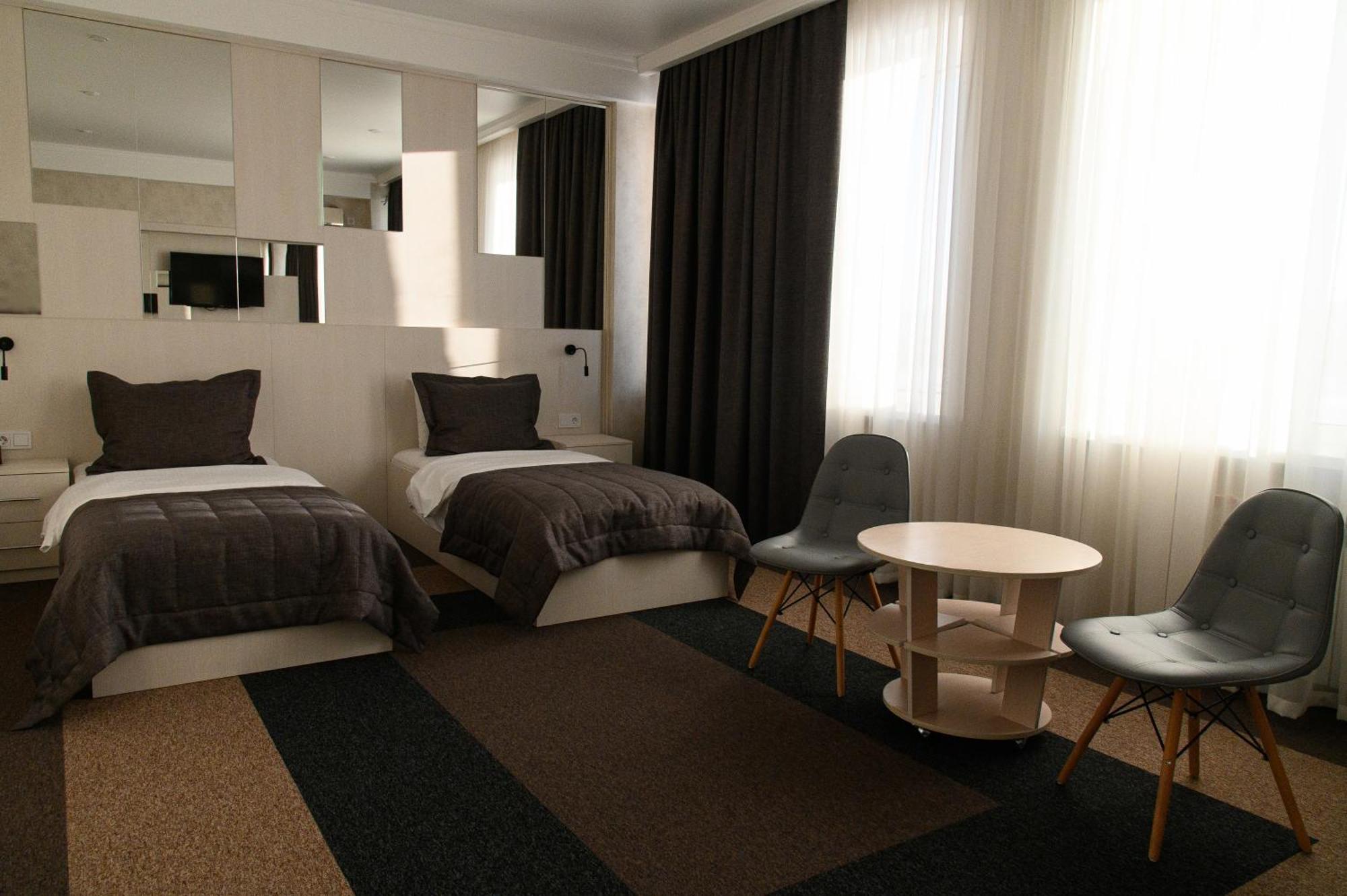Meridian Karagandy Buitenkant foto
